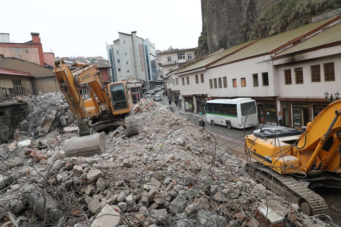"Dere Üstü Islah Projesi" kapsamında yıkımlara başlandı